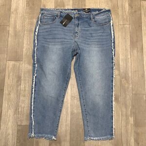 Womens‎ Nwt Forever 21 Cropped Frayed Jeans